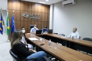 Assinatura do termo de parceria na ACICG.