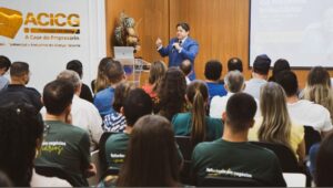 Palestra lotou espaço de encontros da ACICG